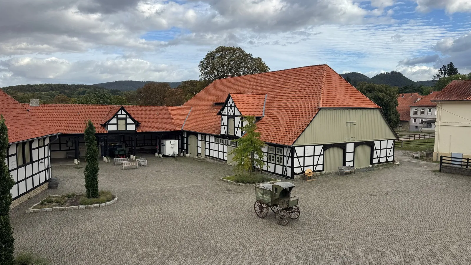 Das Gestüt von Dirk Junicke aus dem Jahr 1413. Das neue Zuhause der historischen Stellmacherei.